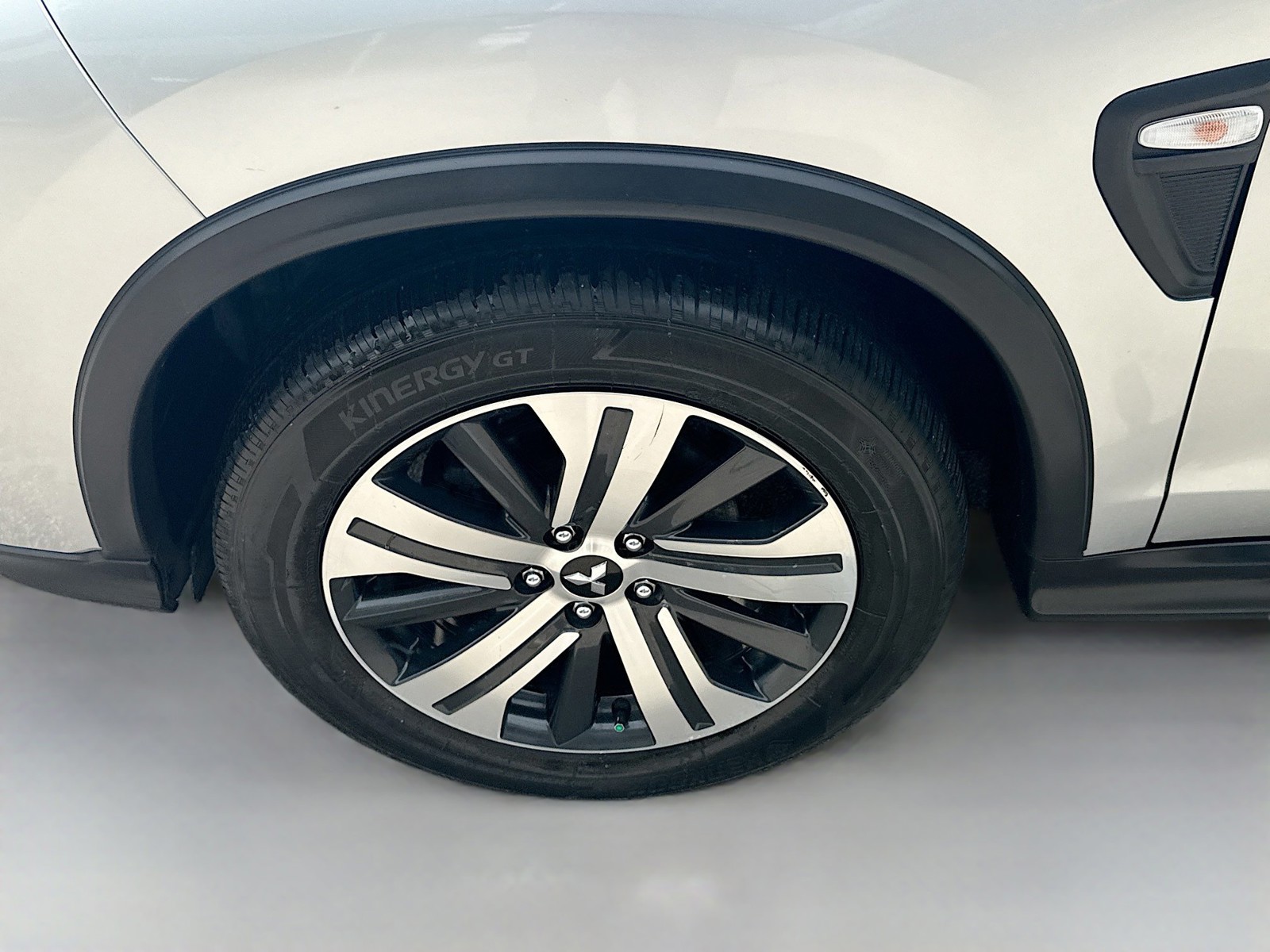 Used 2021 Silver Mitsubishi ES image 35