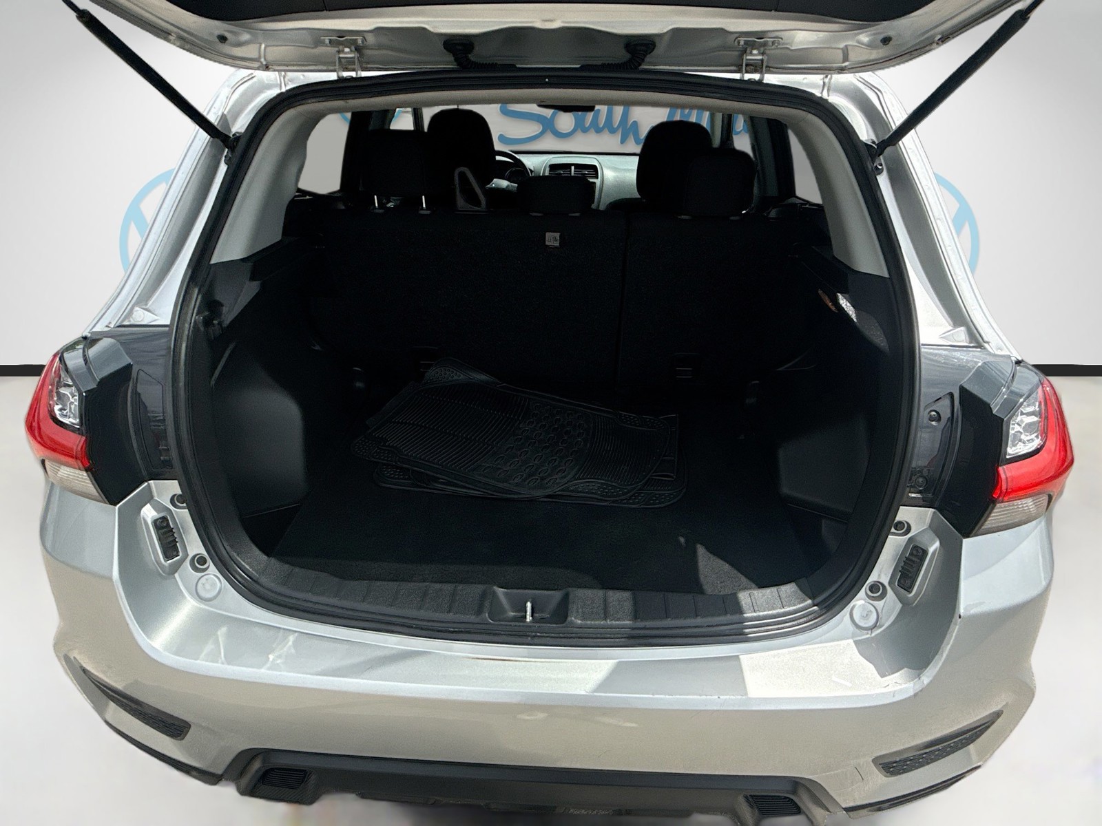 Used 2021 Silver Mitsubishi ES image 25