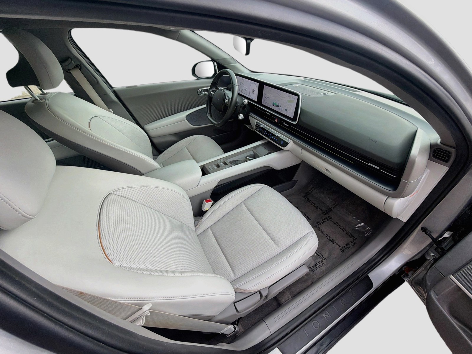 Used 2024 Curated Silver Hyundai SEL image 32