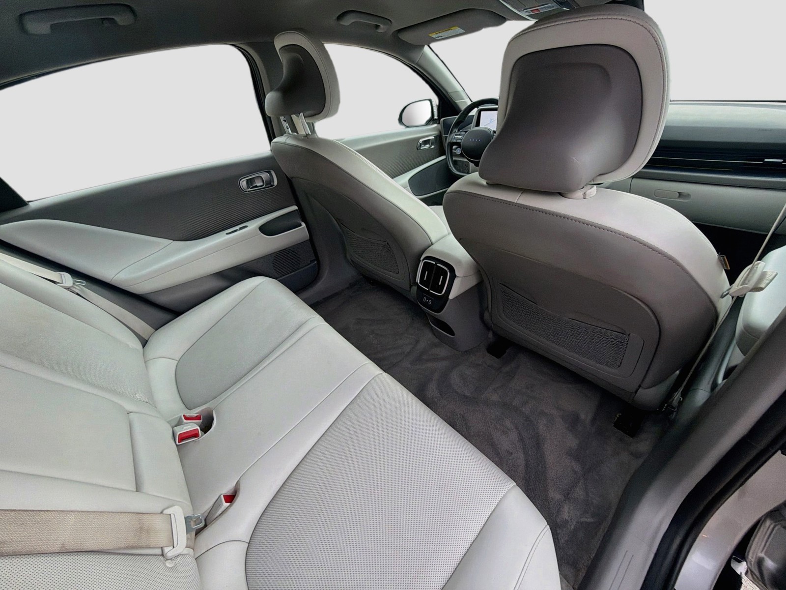 Used 2024 Curated Silver Hyundai SEL image 30