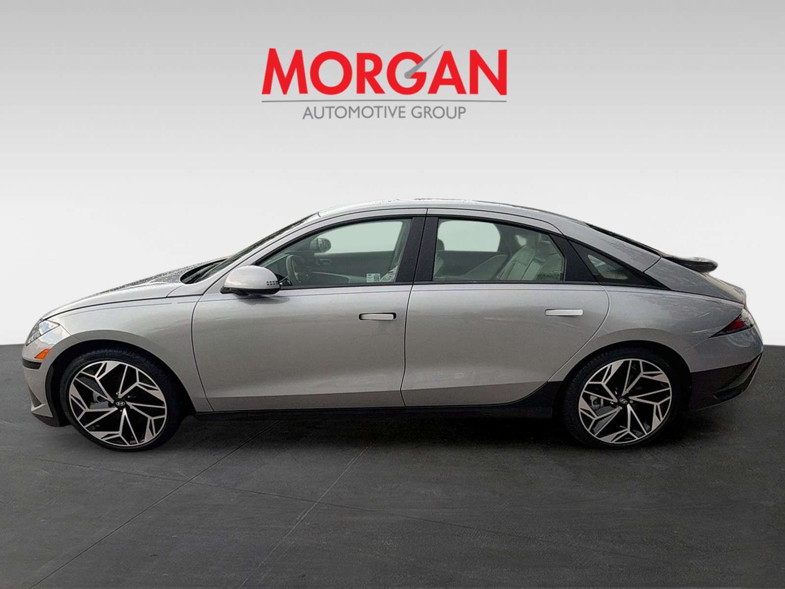Used 2024 Curated Silver Hyundai SEL image 4