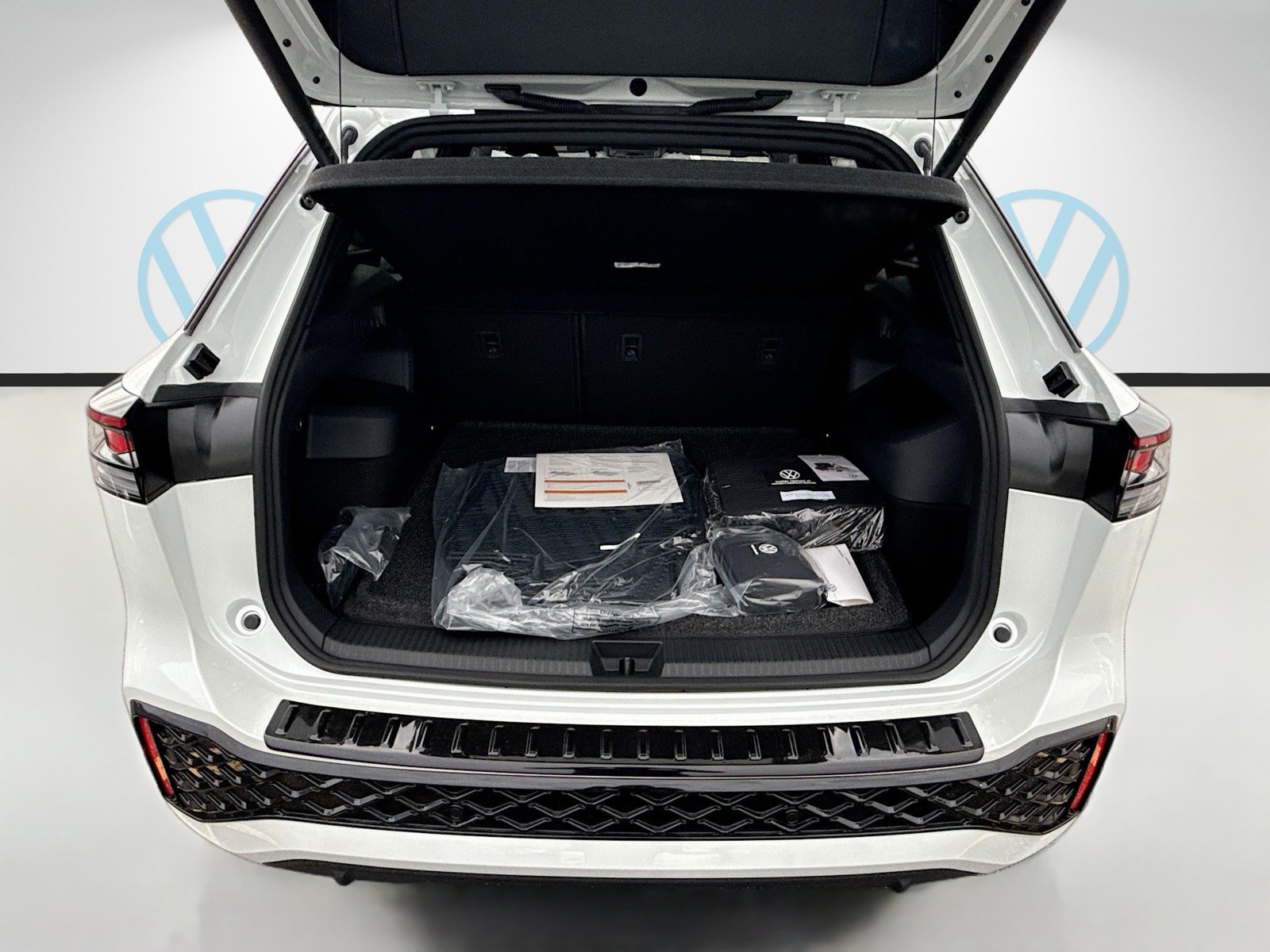 New 2026 White Pearl Volkswagen SEL R-Line Turbo image 22