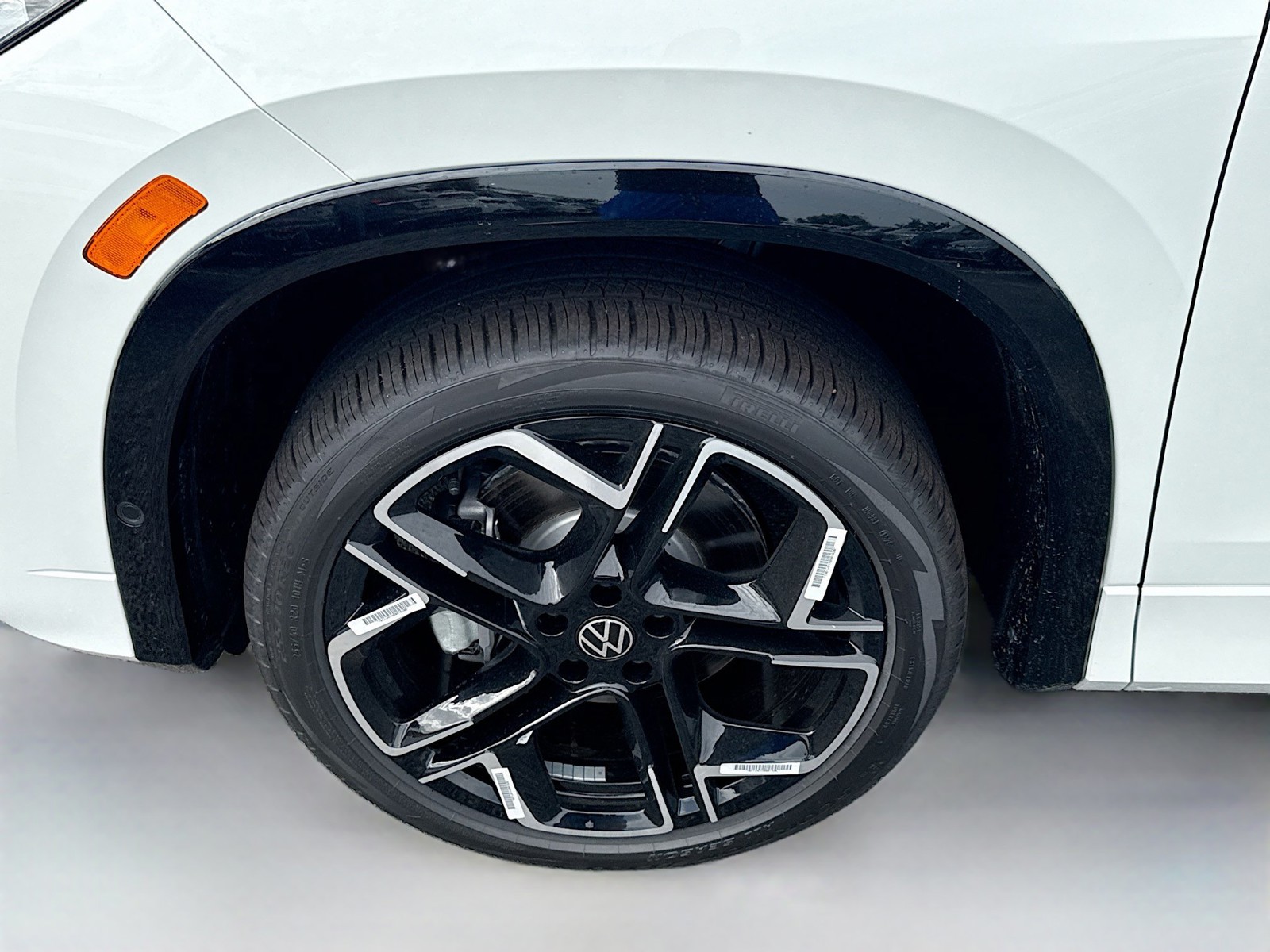 New 2026 White Pearl Volkswagen SEL R-Line Turbo image 27