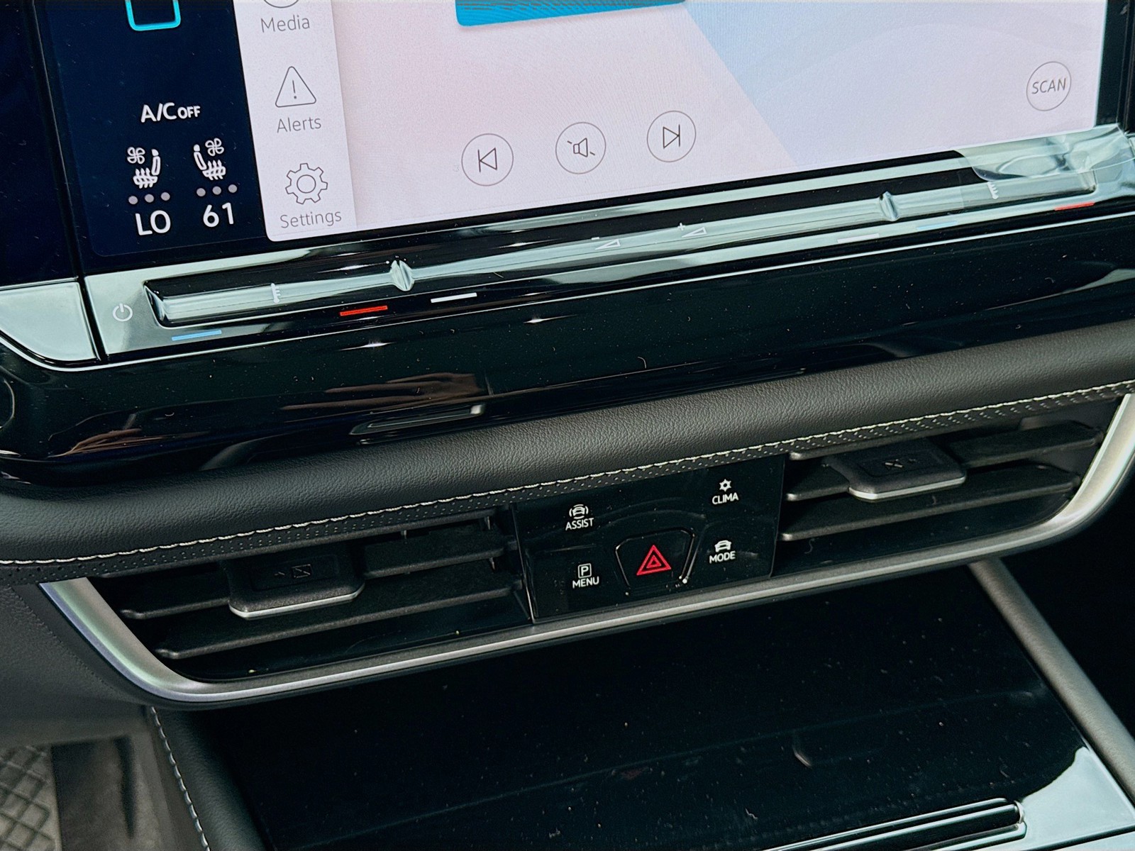 2026 Volkswagen Atlas — photo 14 view