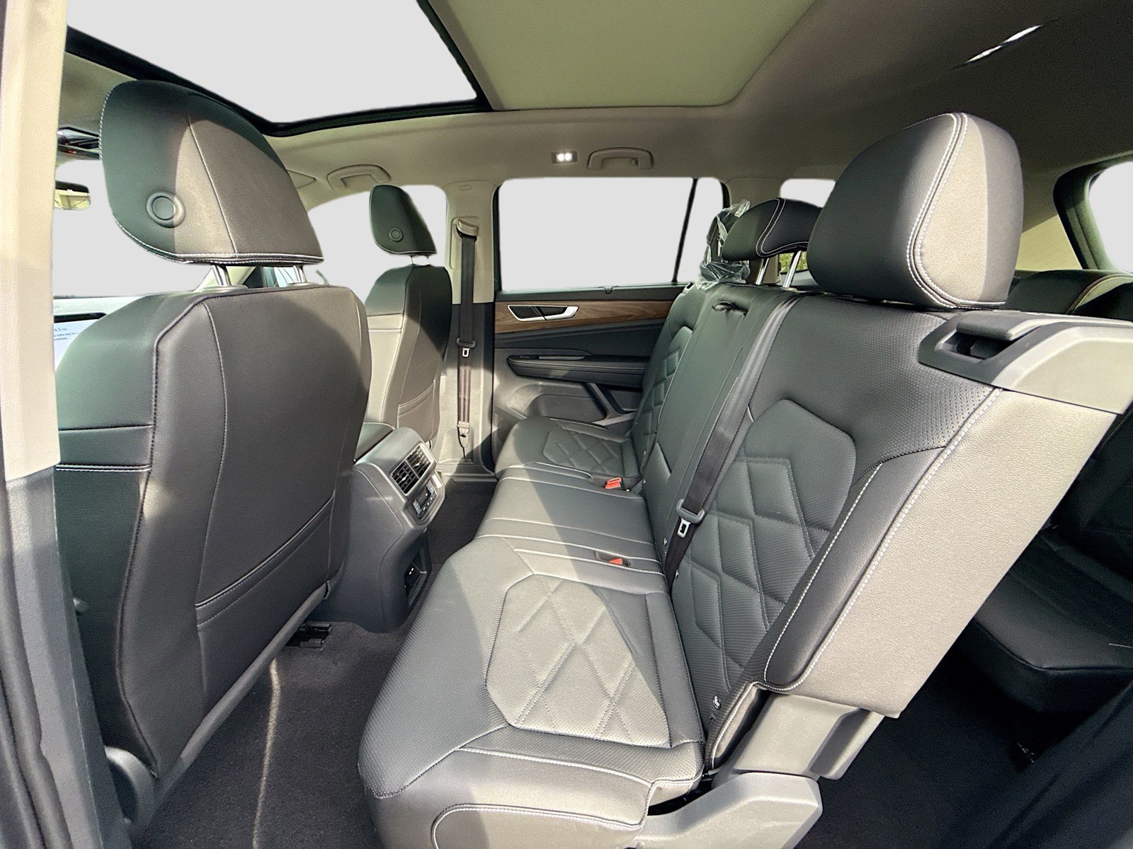 2026 Volkswagen Atlas — photo 21 view