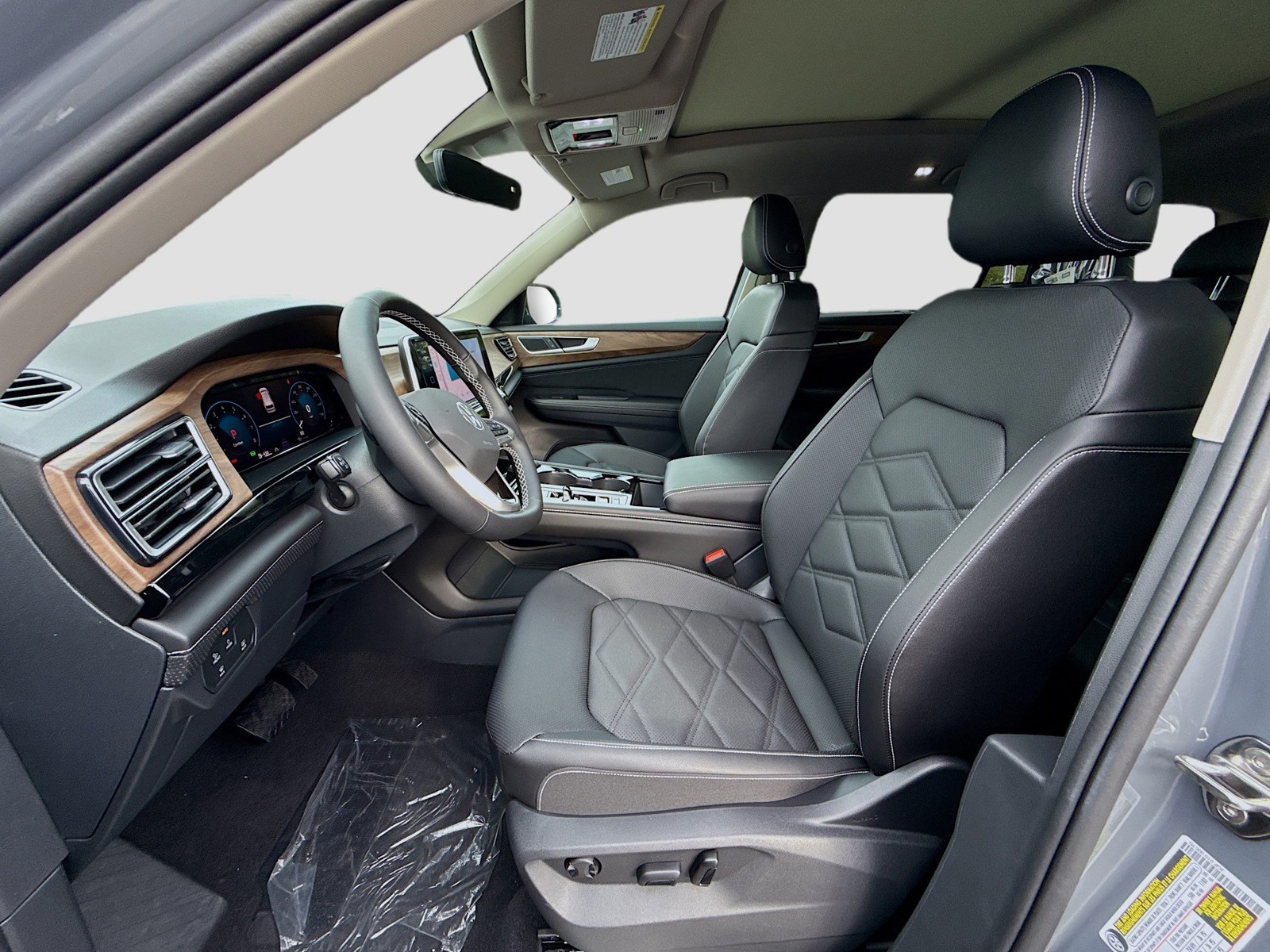 2026 Volkswagen Atlas — photo 17 view