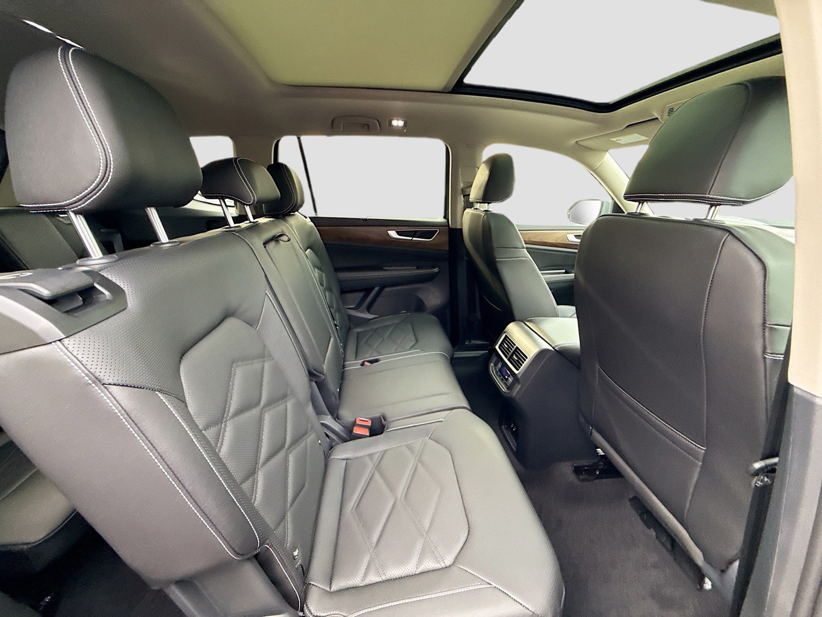 2026 Volkswagen Atlas — photo 24 view