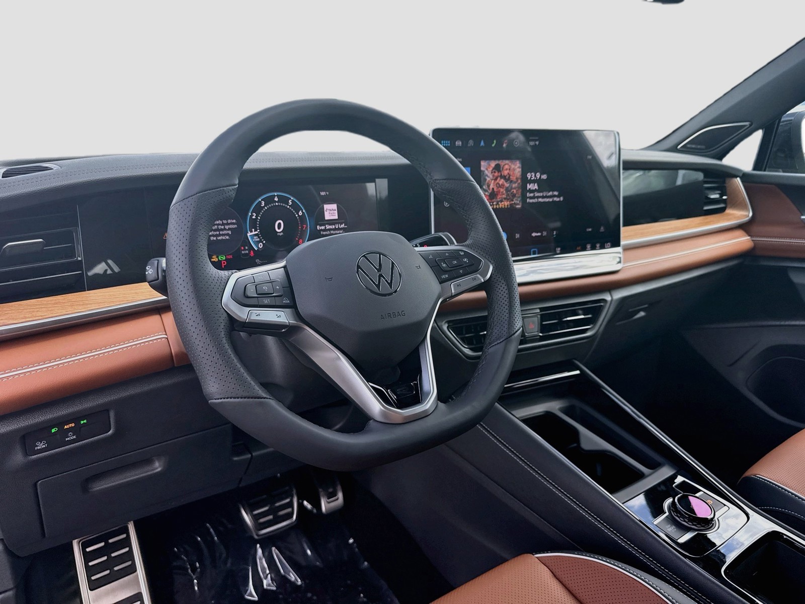New 2026 Green Volkswagen SEL R-Line Turbo image 9