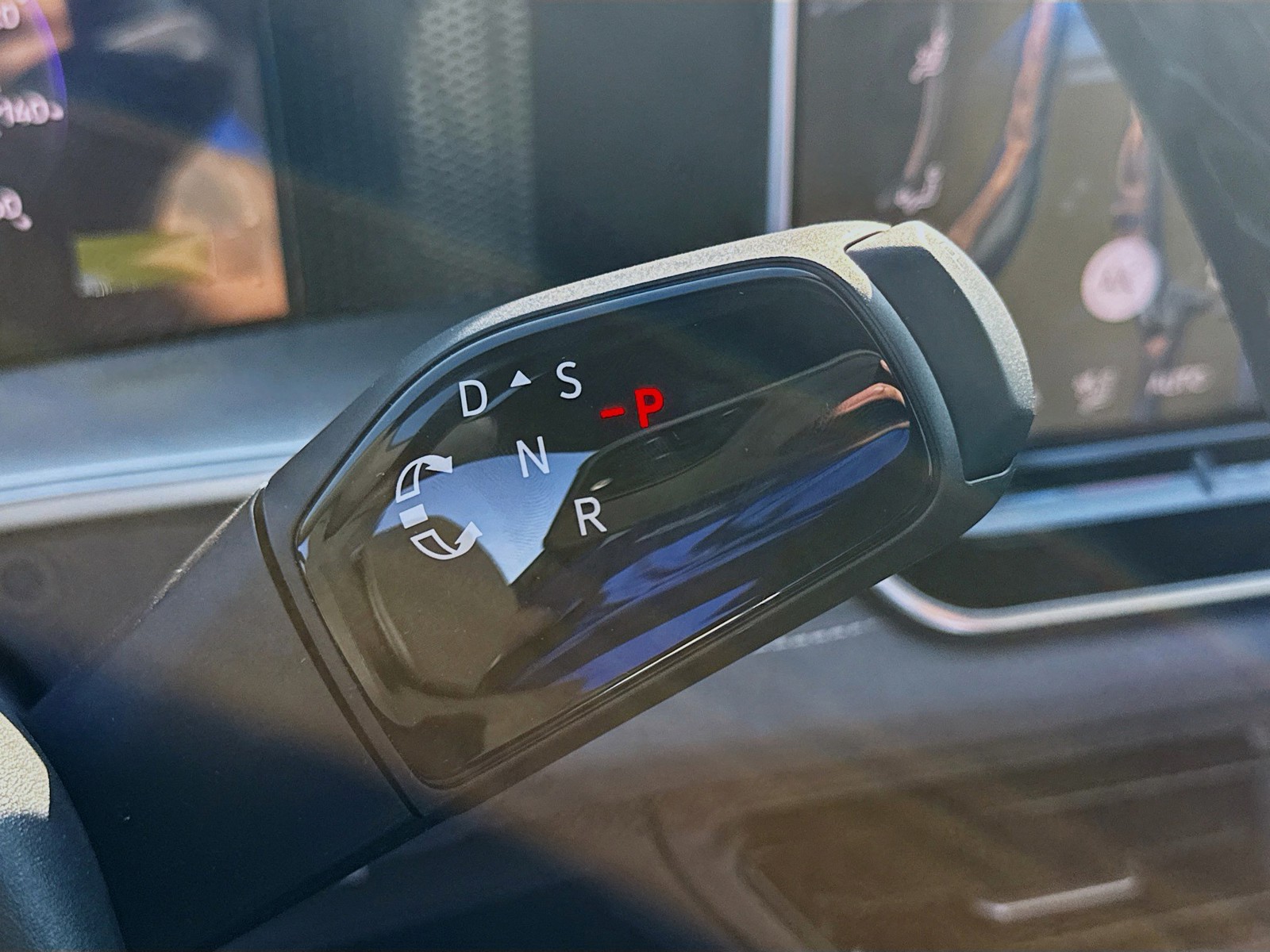 New 2026 Platinum Volkswagen SE R-Line Black image 15