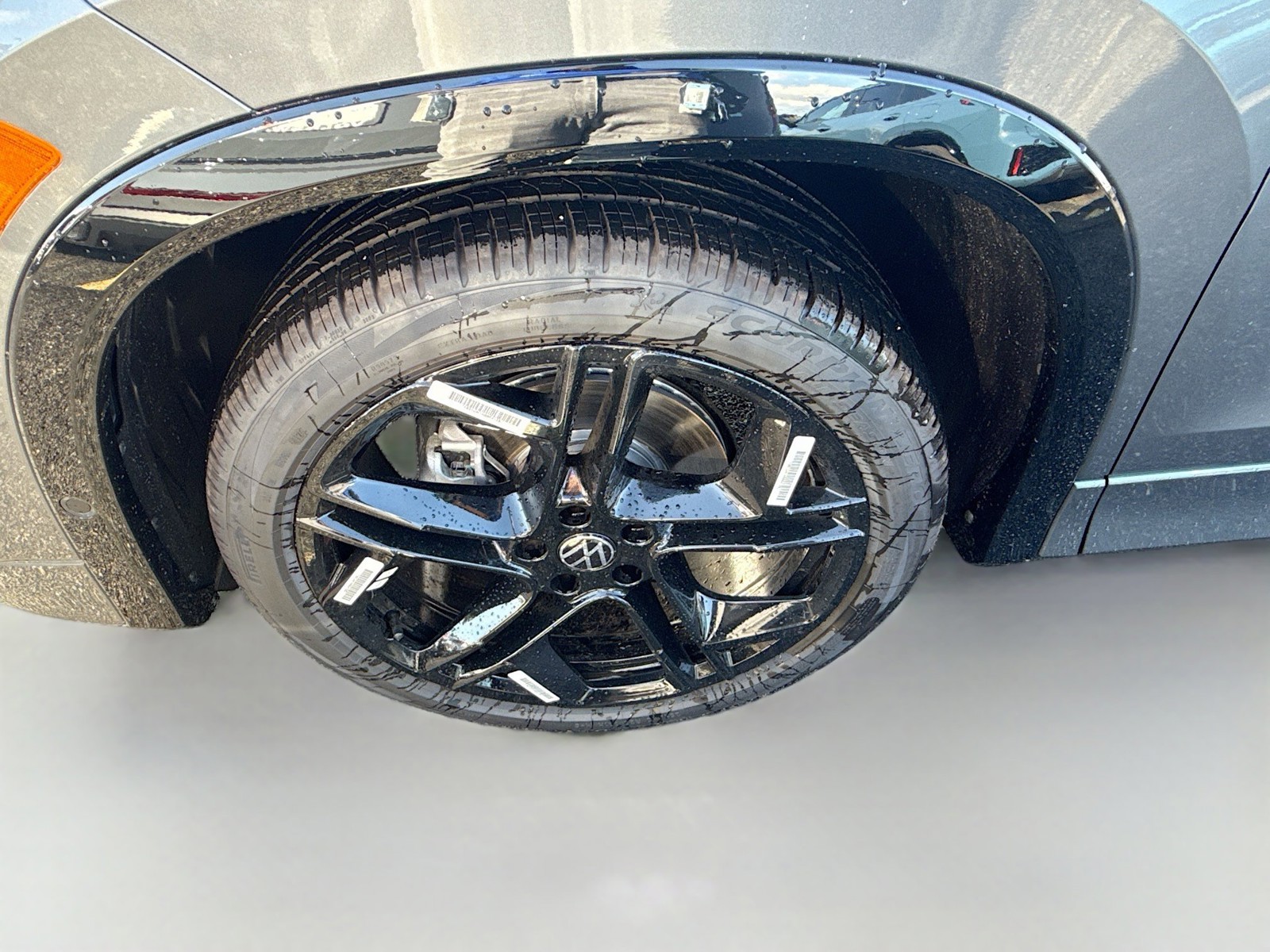 New 2026 Platinum Volkswagen SE R-Line Black image 27