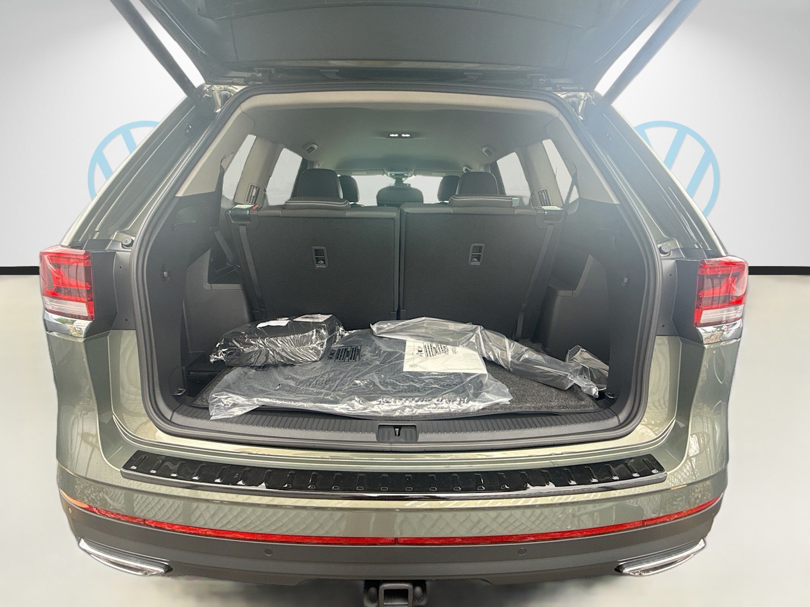New 2026 Green Volkswagen 2.0T SE w/Technology image 21