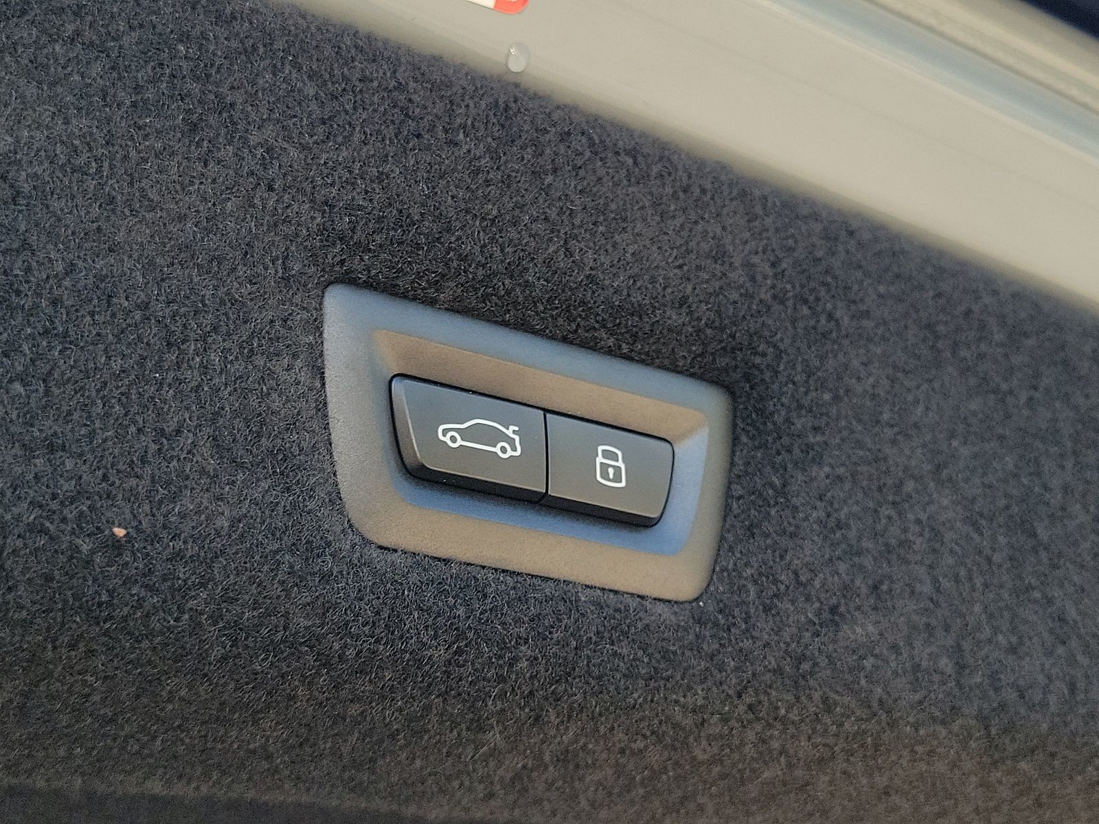 Used 2026 Brooklyn Grey Metallic BMW 740i image 9