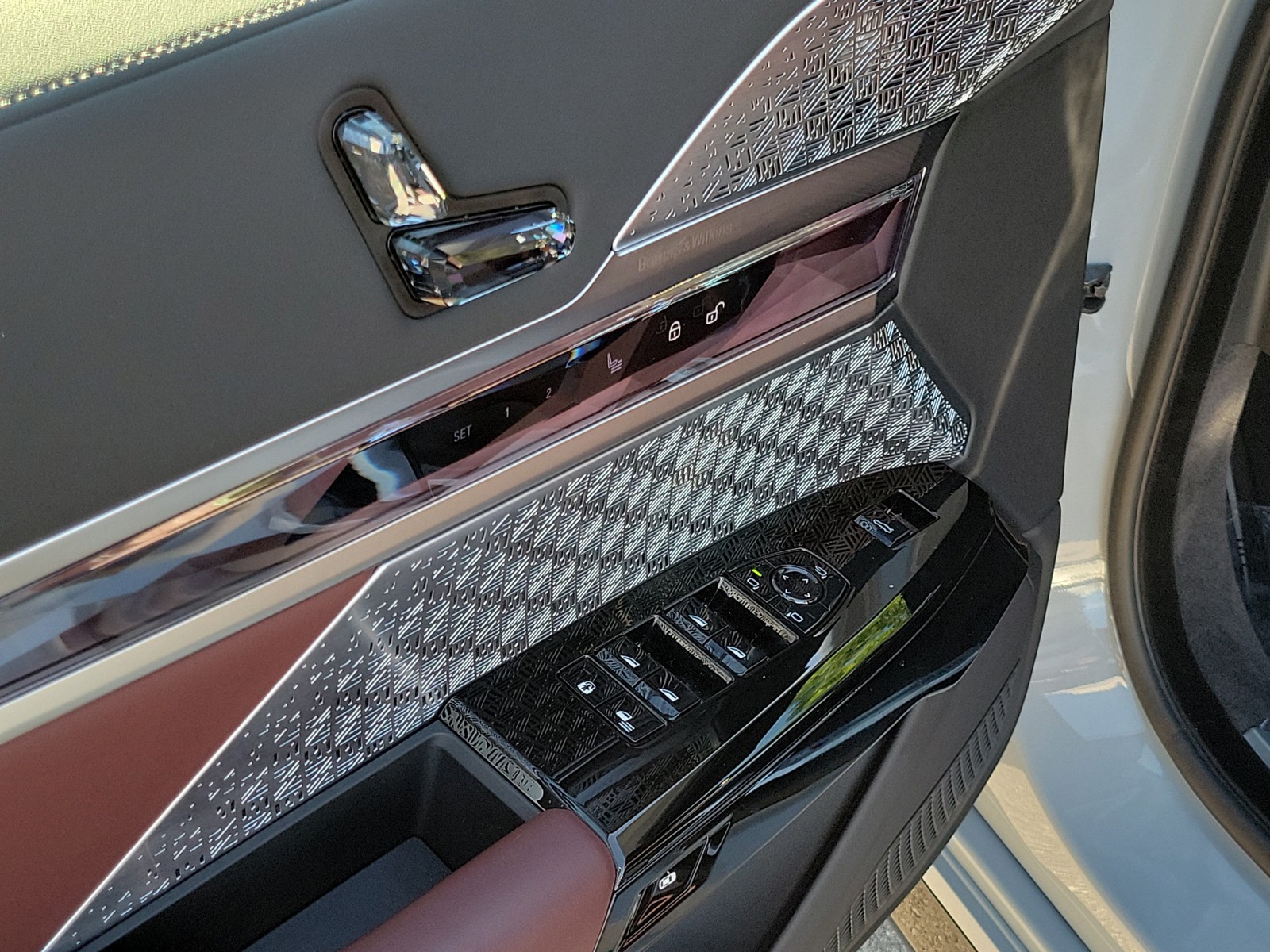 Used 2026 Brooklyn Grey Metallic BMW 740i image 13