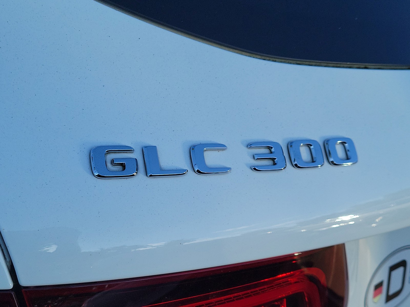 Used 2022 White Mercedes-Benz GLC 300 image 6