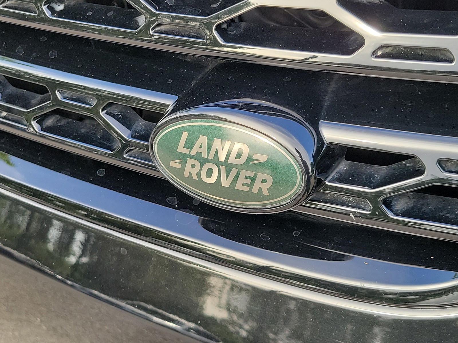 Used 2018 Black Land Rover HSE image 5