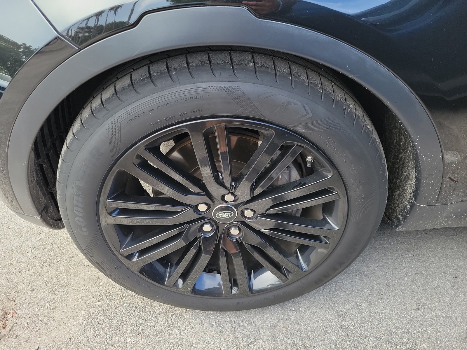 Used 2018 Black Land Rover HSE image 6