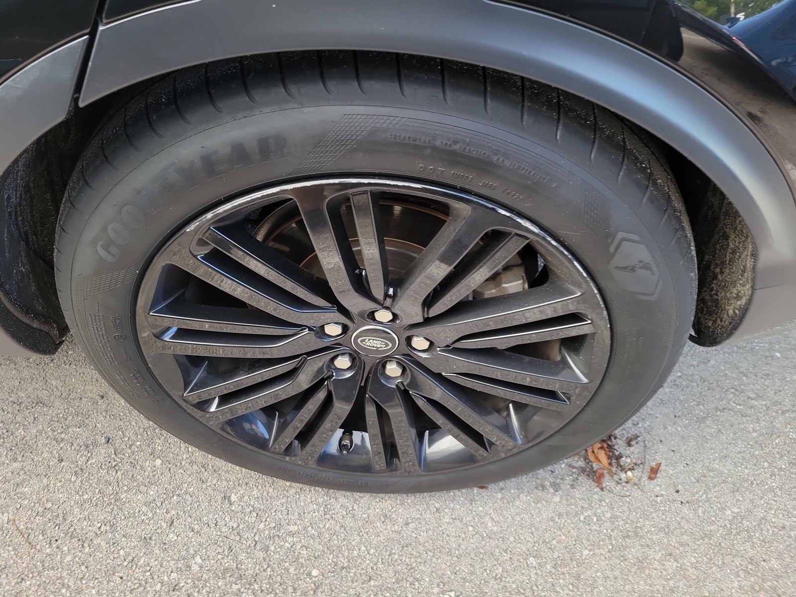 Used 2018 Black Land Rover HSE image 7