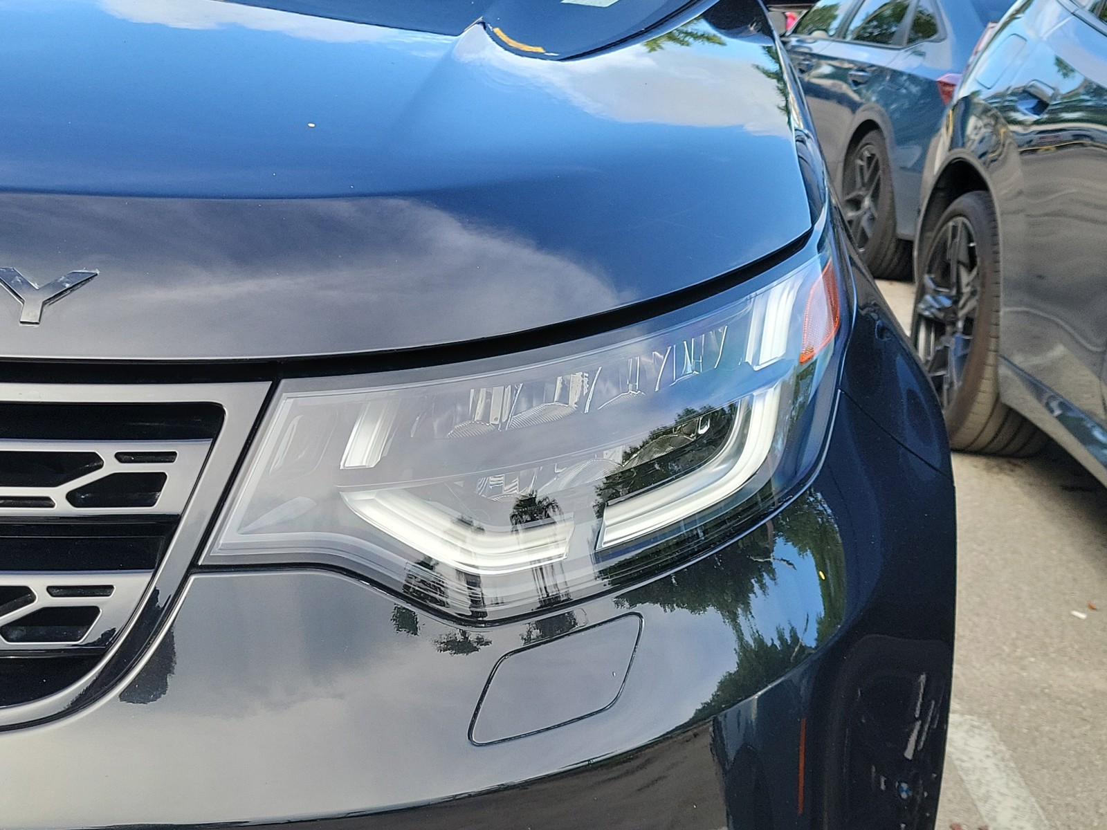 Used 2018 Black Land Rover HSE image 4