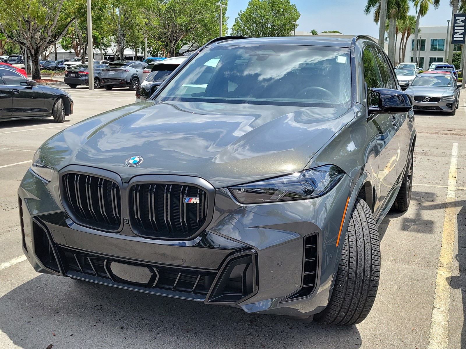 Used 2026 Dravit Grey Metallic BMW M60i image 3