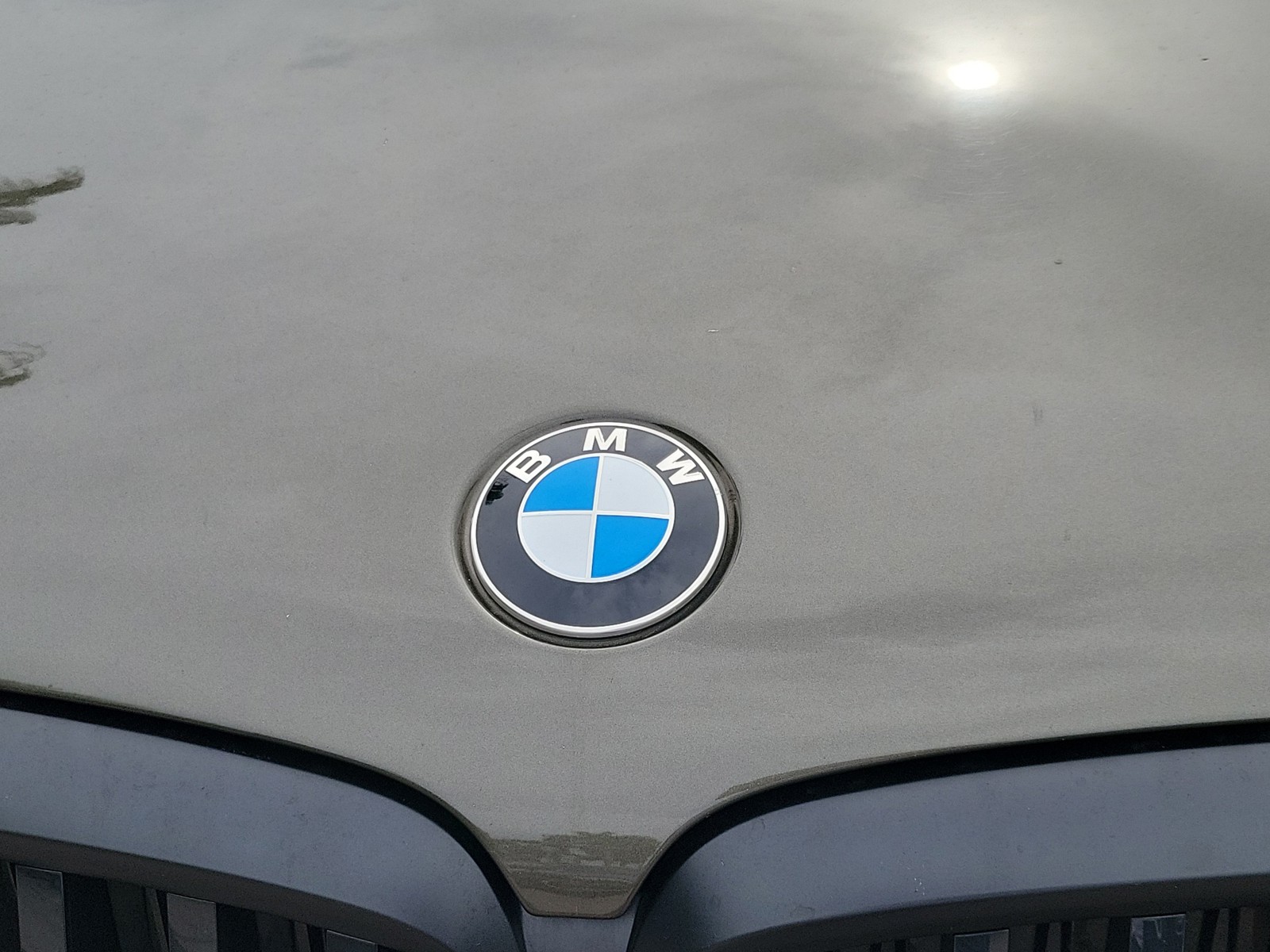 Used 2025 Manhattan Green Metallic BMW sDrive40i image 6