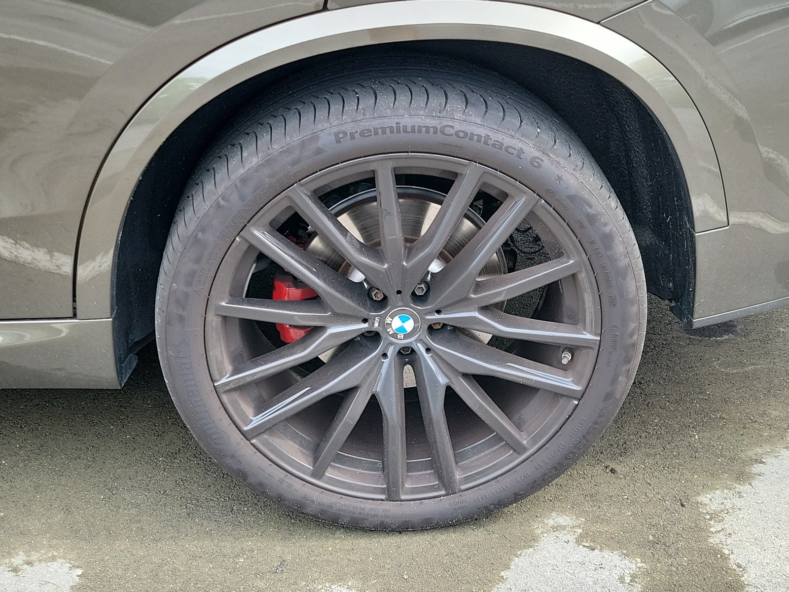 Used 2025 Manhattan Green Metallic BMW sDrive40i image 7