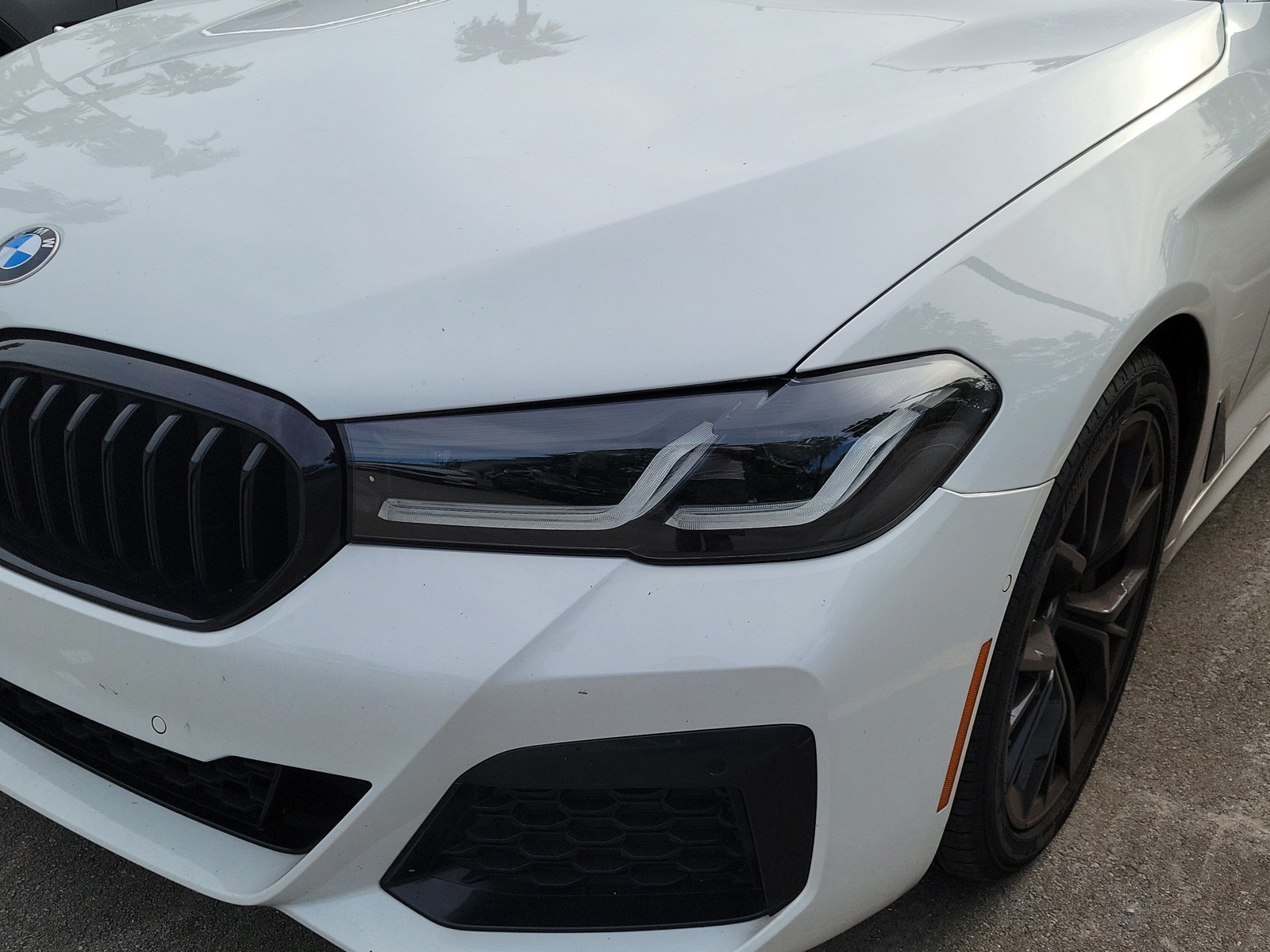 Used 2023 Alpine White BMW 530i image 4
