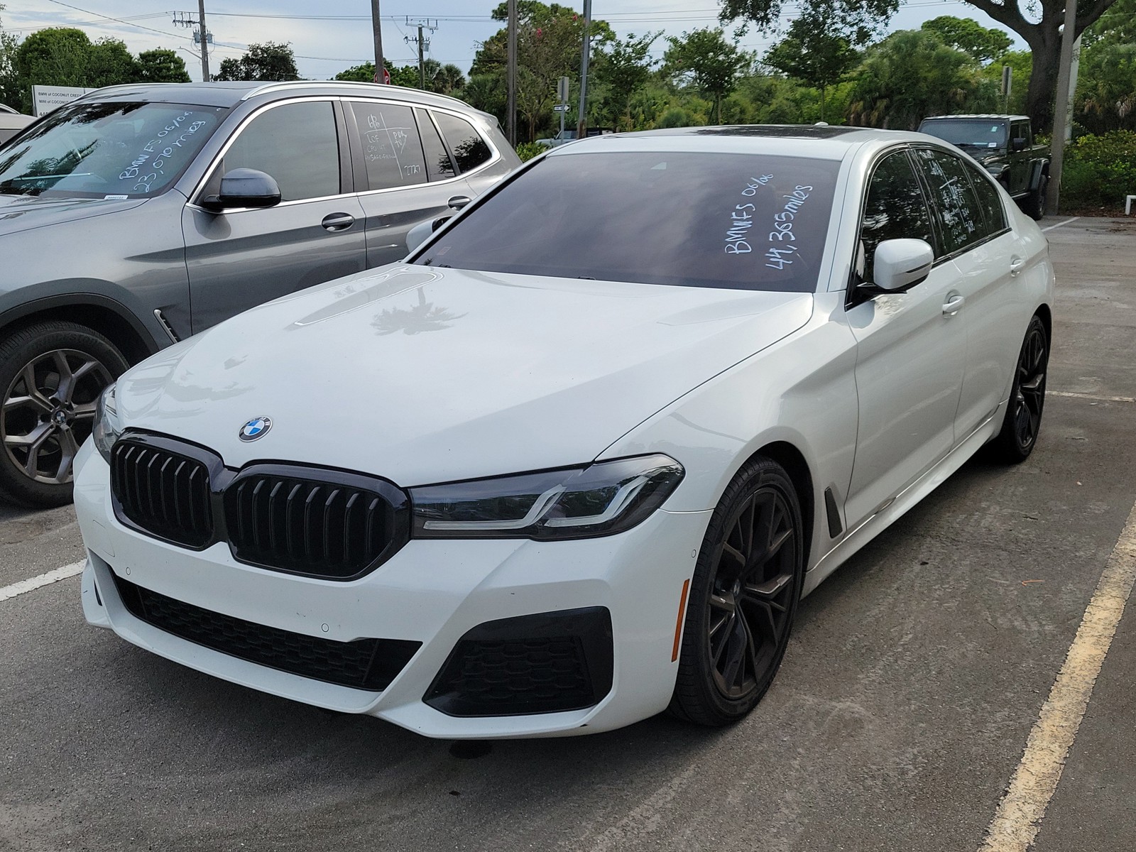 Used 2023 Alpine White BMW 530i image 3