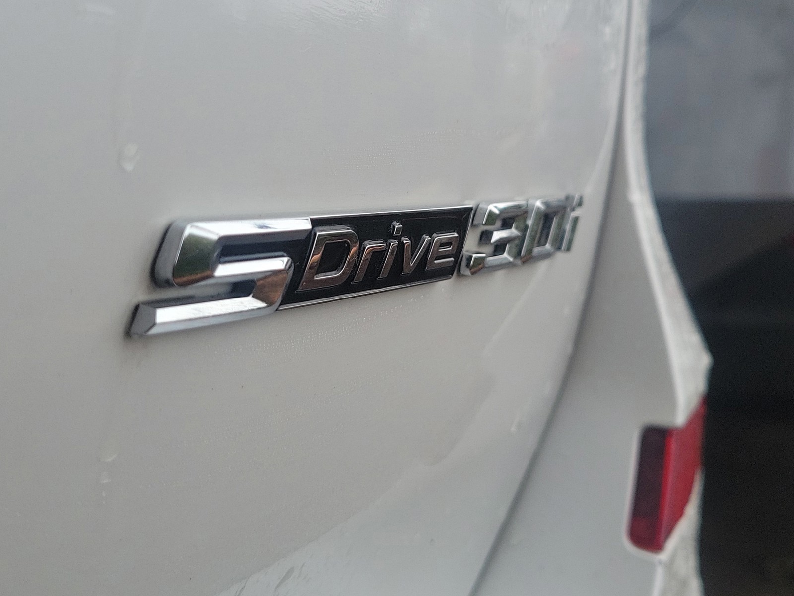 Used 2019  BMW sDrive30i image 6