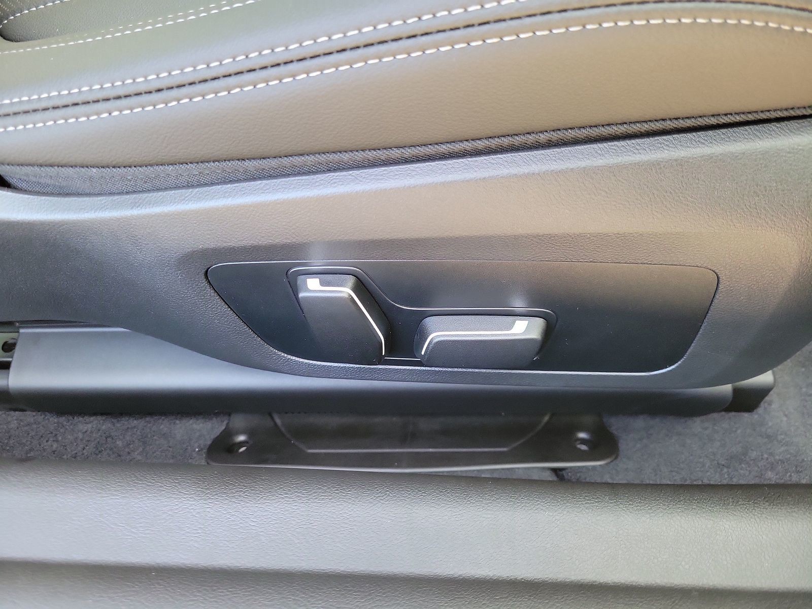 New 2026 Thundernight Metallic BMW 230i image 7
