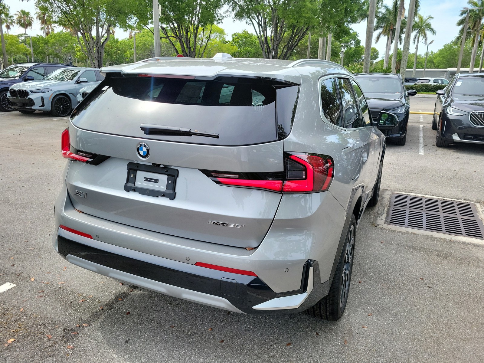 New 2026 Space Silver Metallic BMW xDrive28i image 4