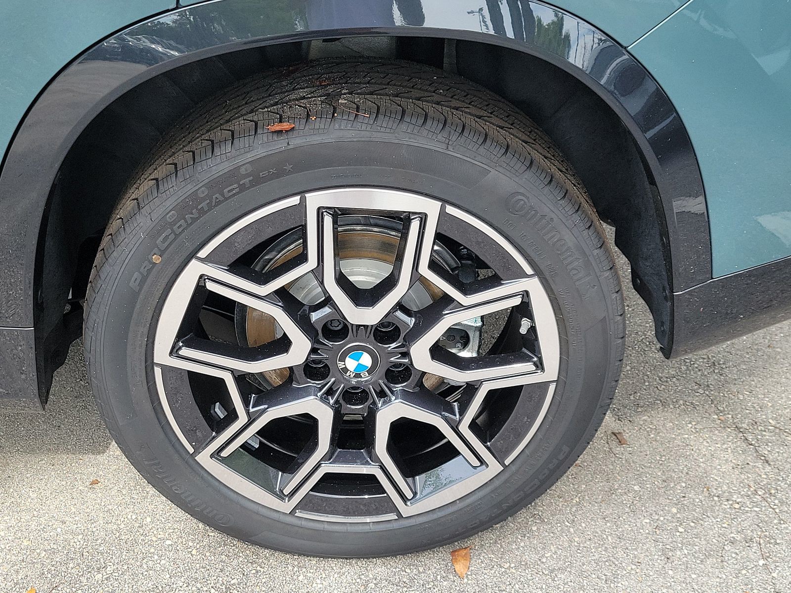 New 2026 Cape York Green Metallic BMW xDrive28i image 7