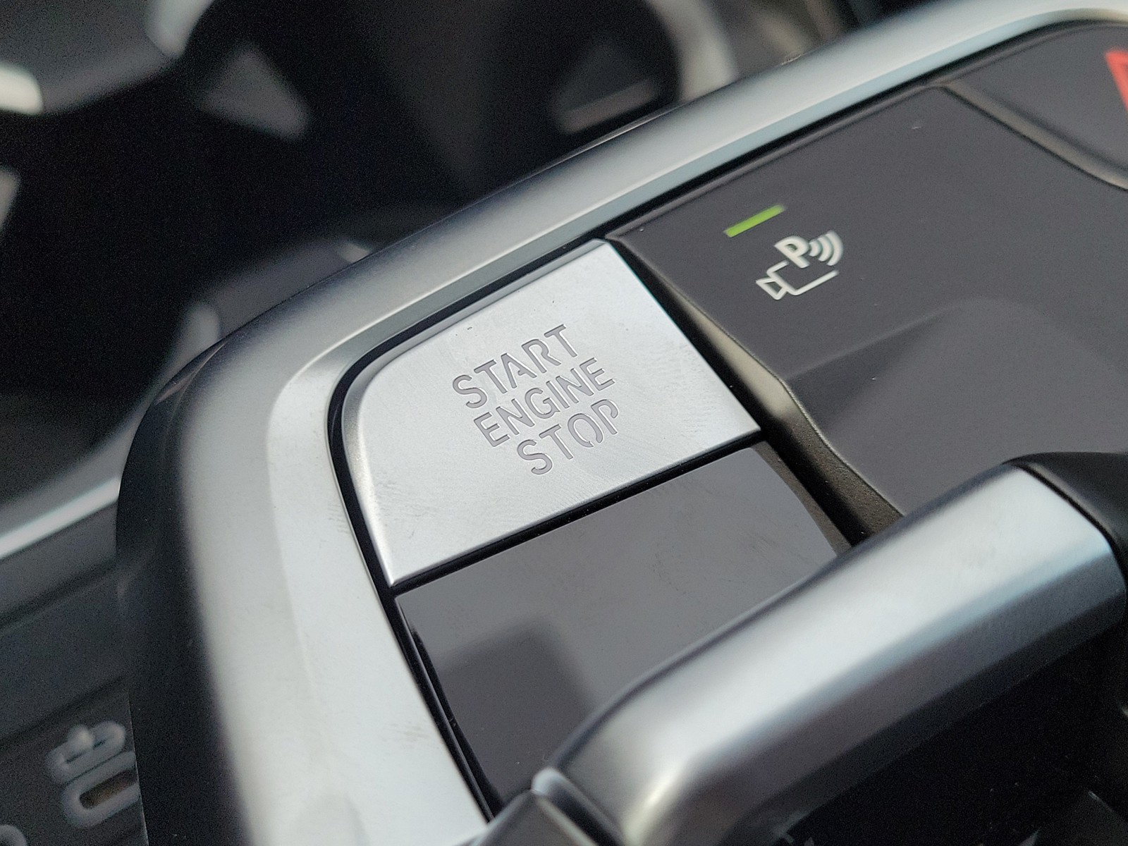 New 2026 Cape York Green Metallic BMW xDrive28i image 27