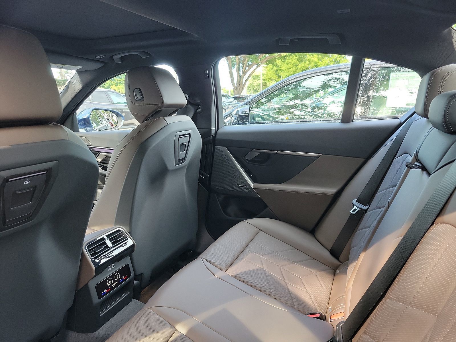 New 2027 Phytonic Blue Metallic BMW 530i image 8