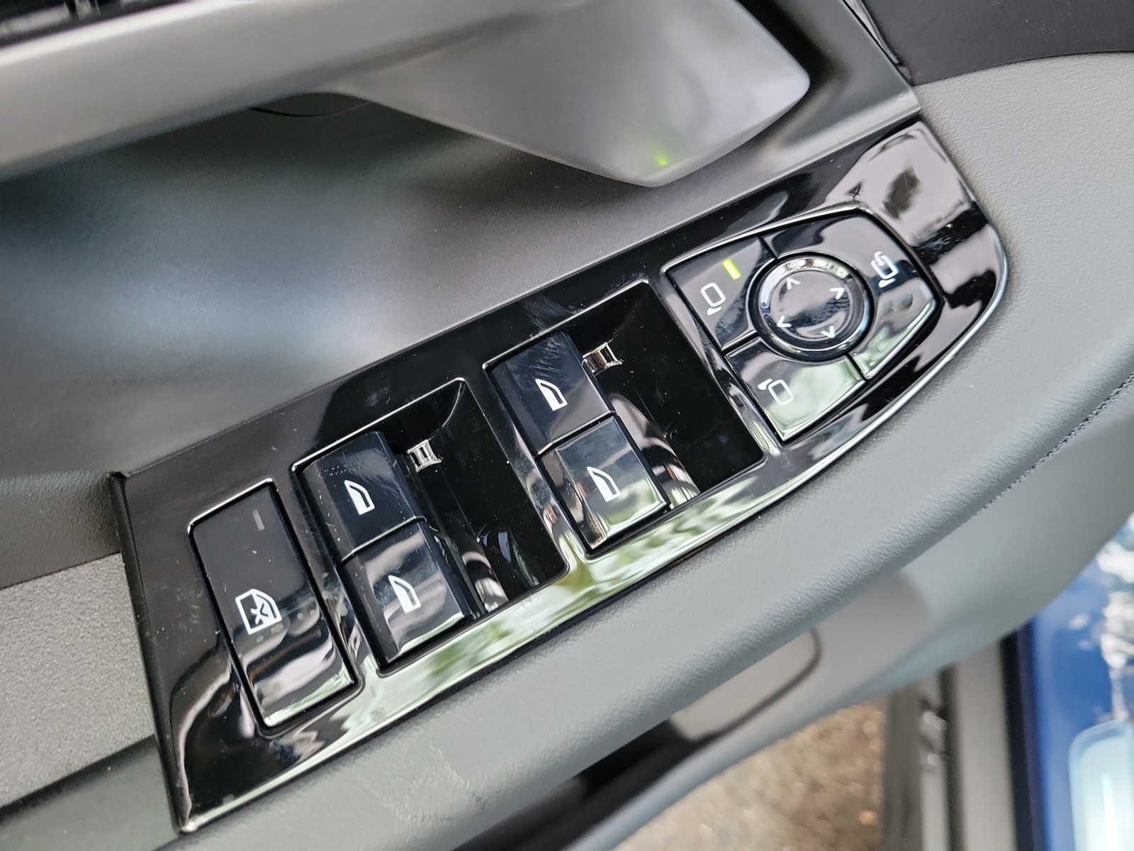 New 2027 Phytonic Blue Metallic BMW 530i image 16
