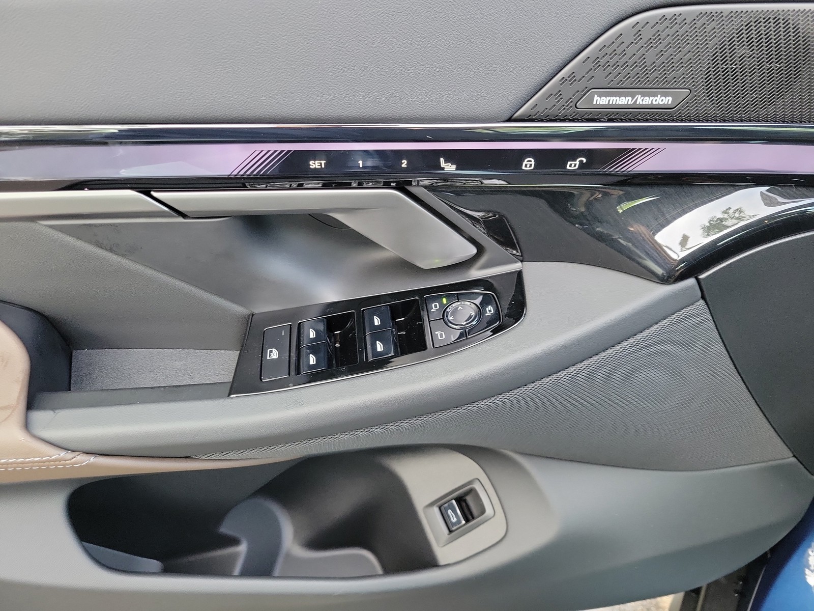 New 2027 Phytonic Blue Metallic BMW 530i image 15