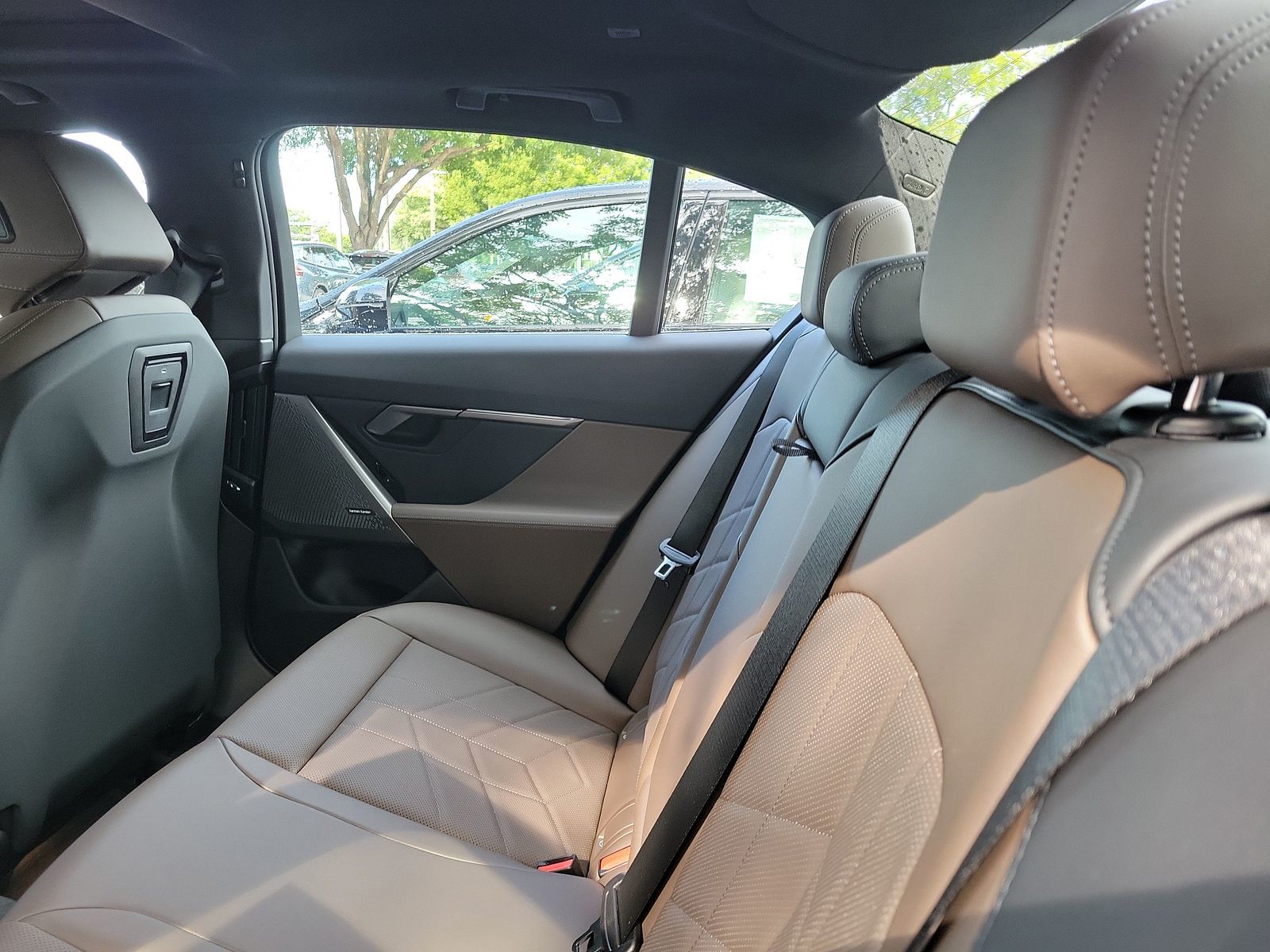 New 2027 Phytonic Blue Metallic BMW 530i image 7