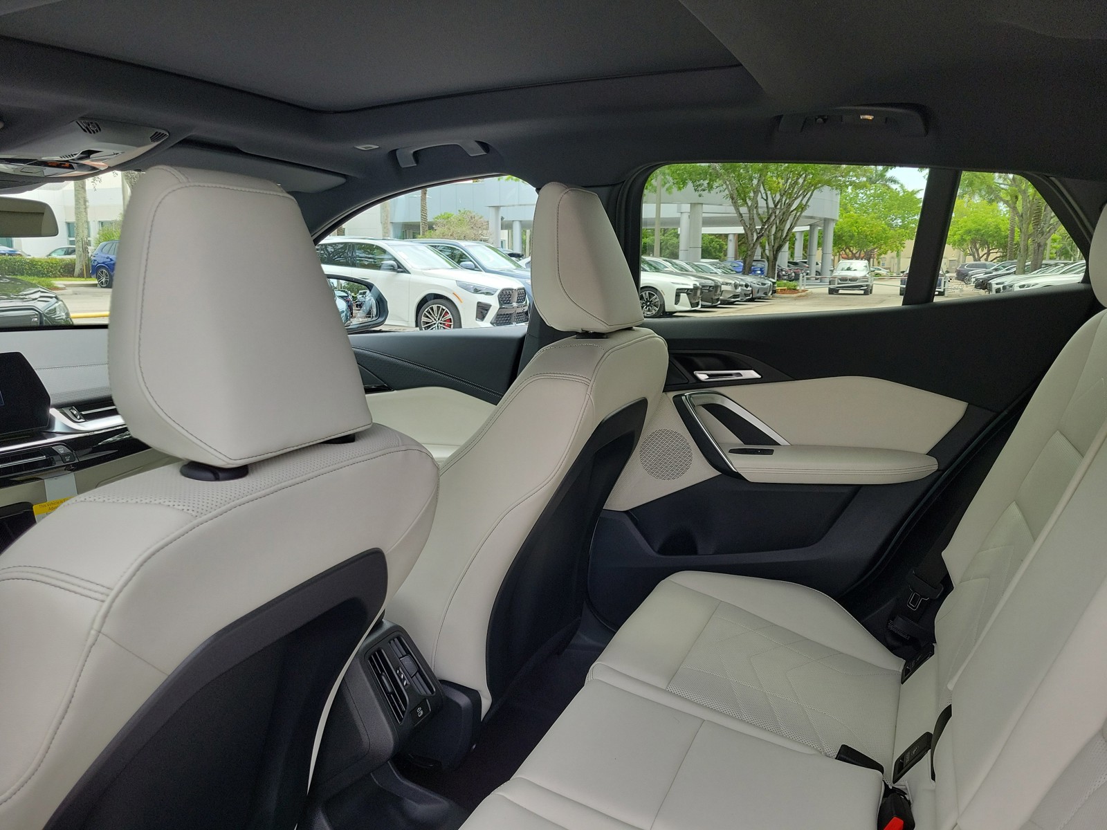 New 2026 Cape York Green Metallic BMW xDrive28i image 13