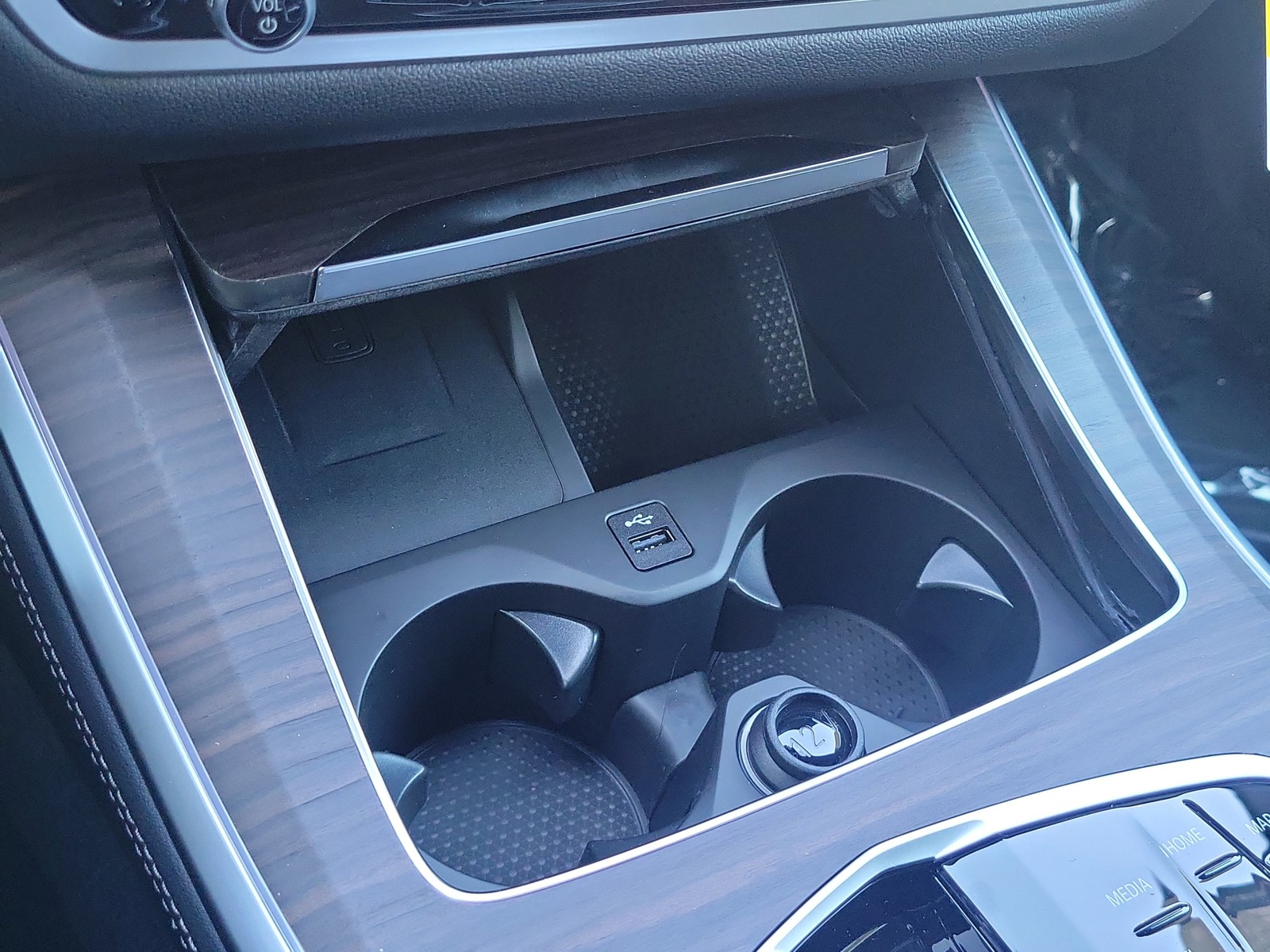 New 2026 Alpine White BMW xDrive40i image 32