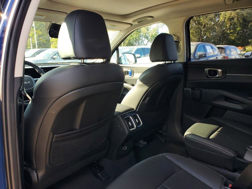 2025 Kia Sorento EX - Photo 8