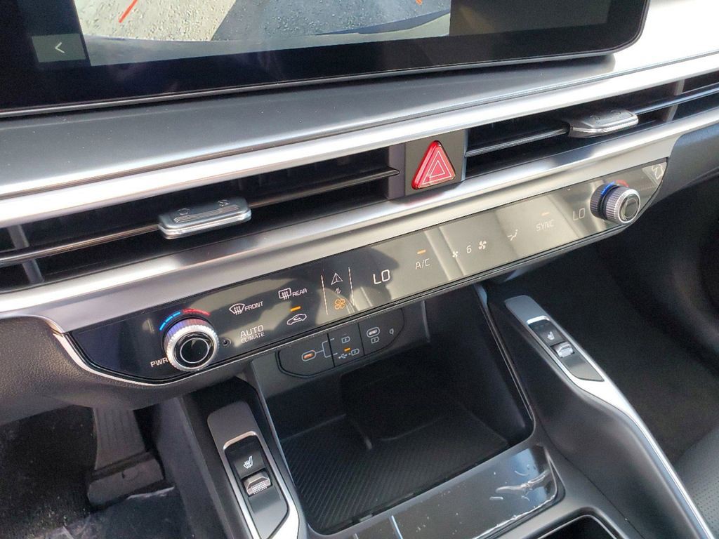 2025 Kia Sorento EX - Photo 20