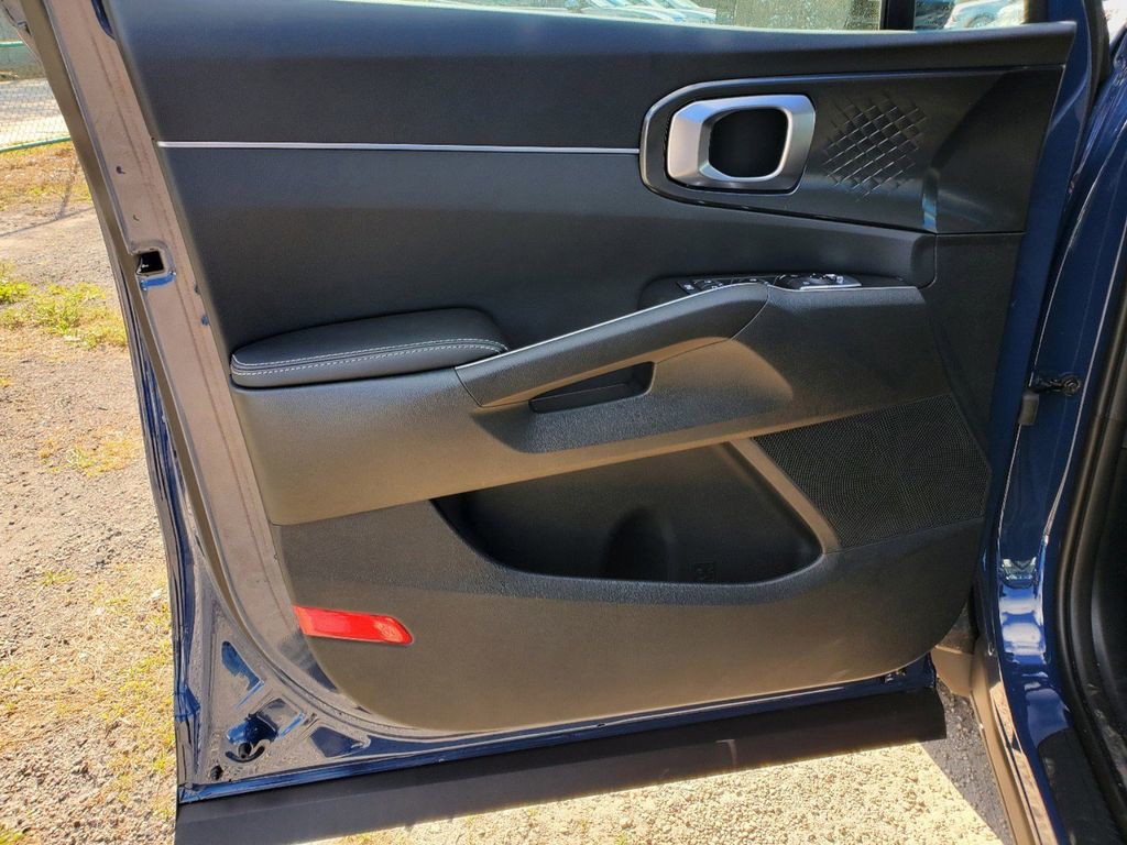 2025 Kia Sorento EX - Photo 14