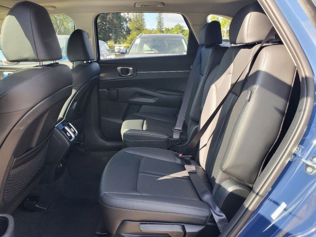 2025 Kia Sorento EX - Photo 7