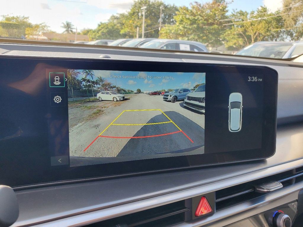 2025 Kia Sorento EX - Photo 23