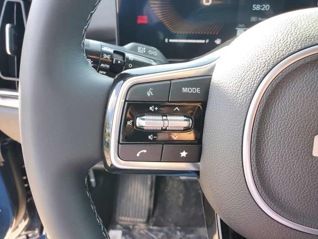 2025 Kia Sorento EX - Photo 17