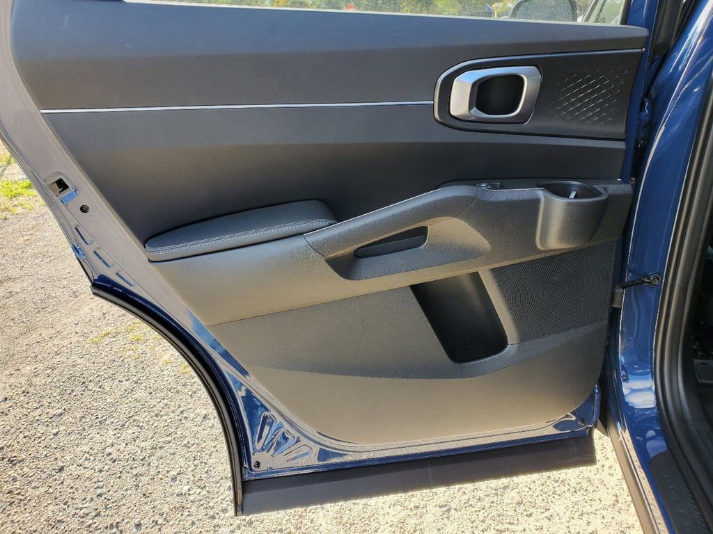 2025 Kia Sorento EX - Photo 9