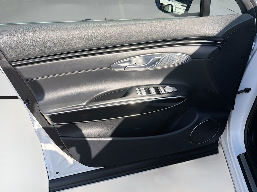 Used 2025 Uyuni White Genesis 2.5T image 18
