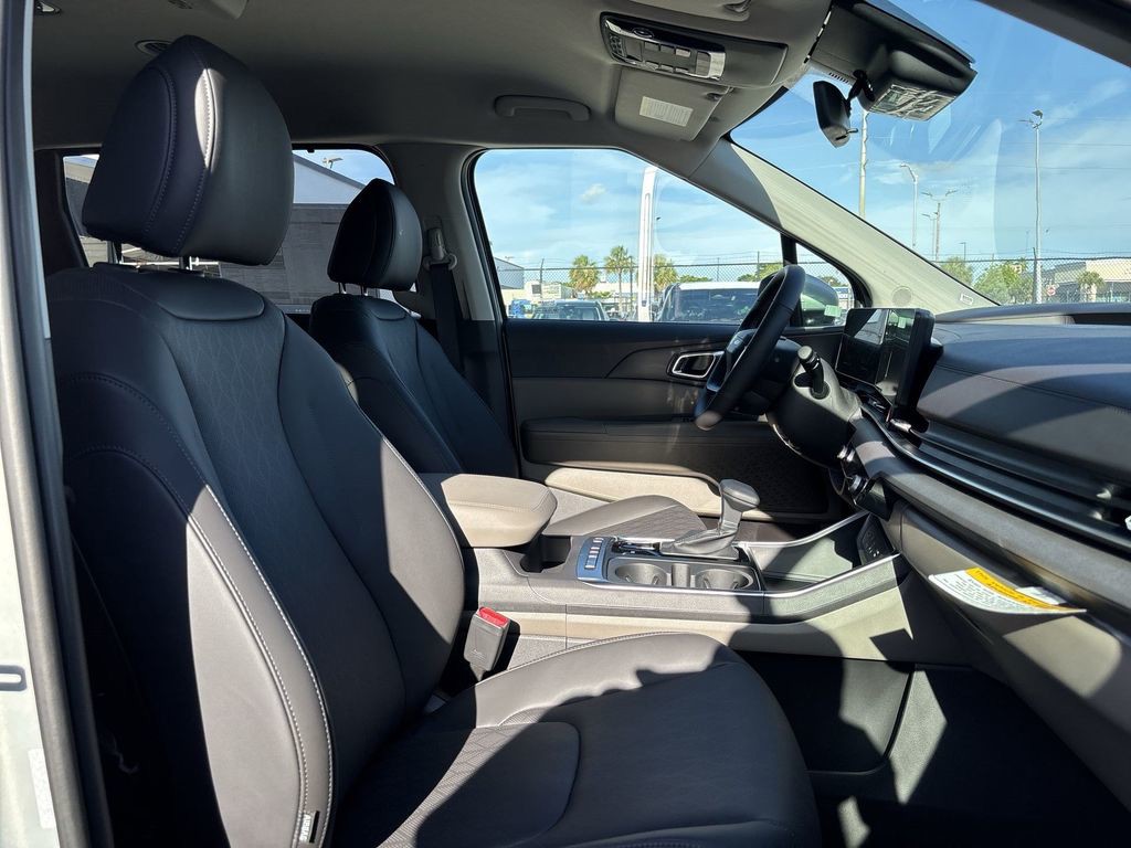 New 2027 Ivory Silver Kia  image 24