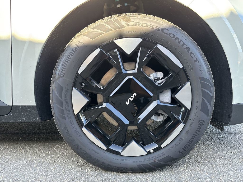 New 2027 Ivory Silver Kia  image 18