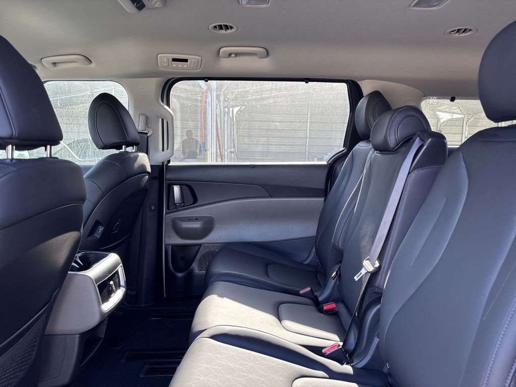 New 2027 Ivory Silver Kia  image 23