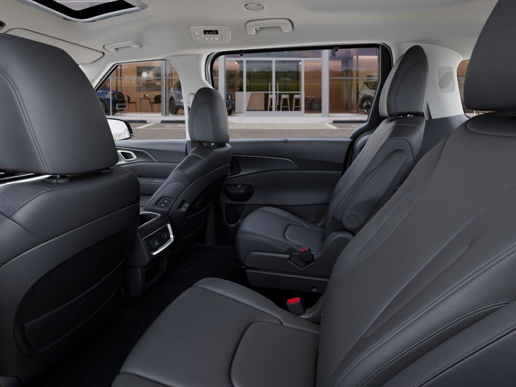 New 2027 Ceramic Silver Kia  image 18